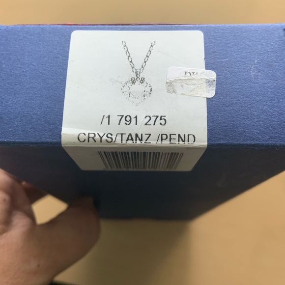 EUC Swarovski Tanzanite crystal necklace - Picture 3 of 6